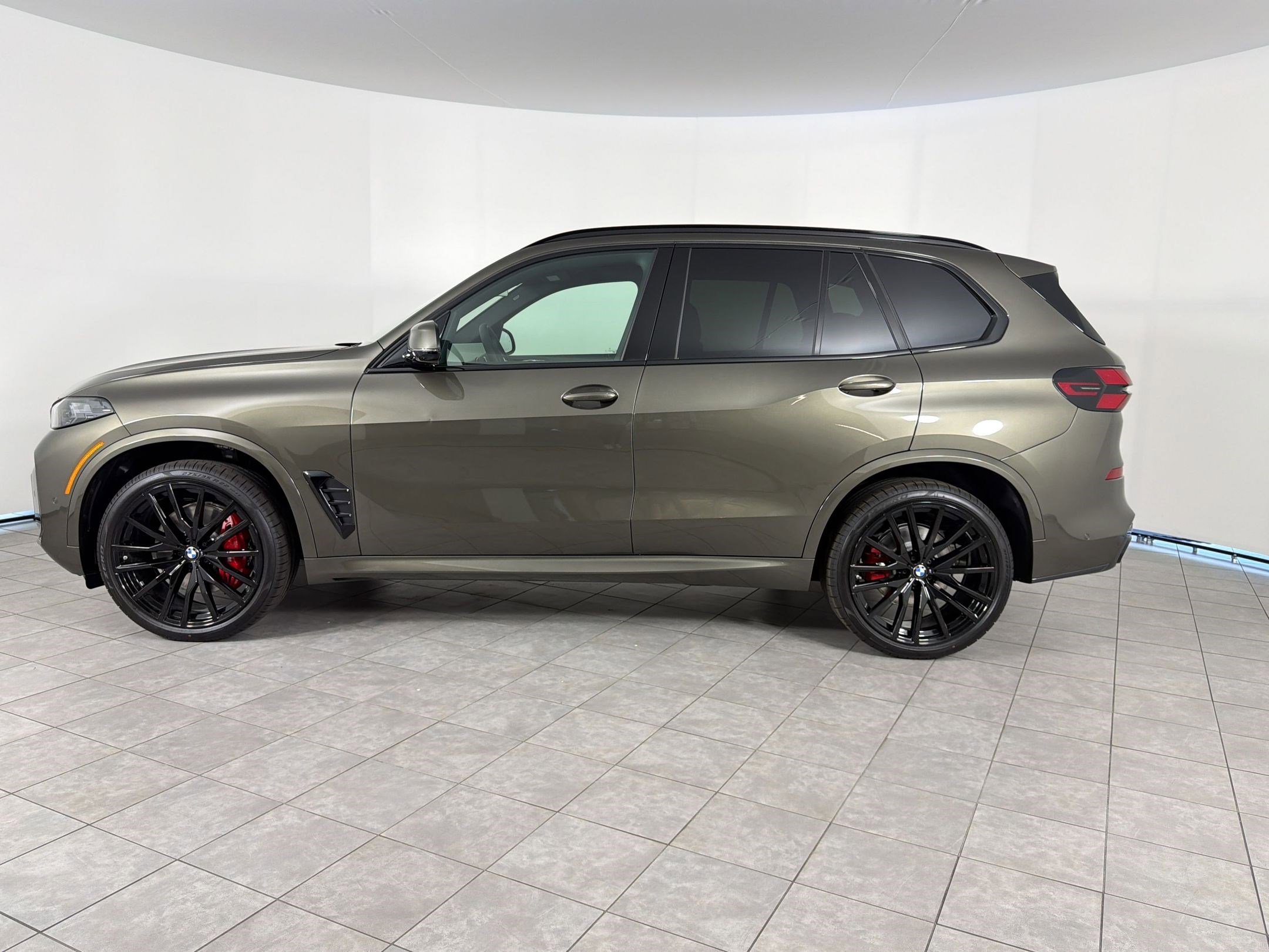 New 2026 BMW X5 sDrive40i RWD image 2