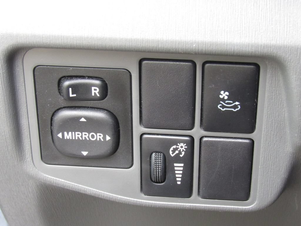 Used 2010 Toyota Prius Four w/ Solar Roof Pkg FWD image 32