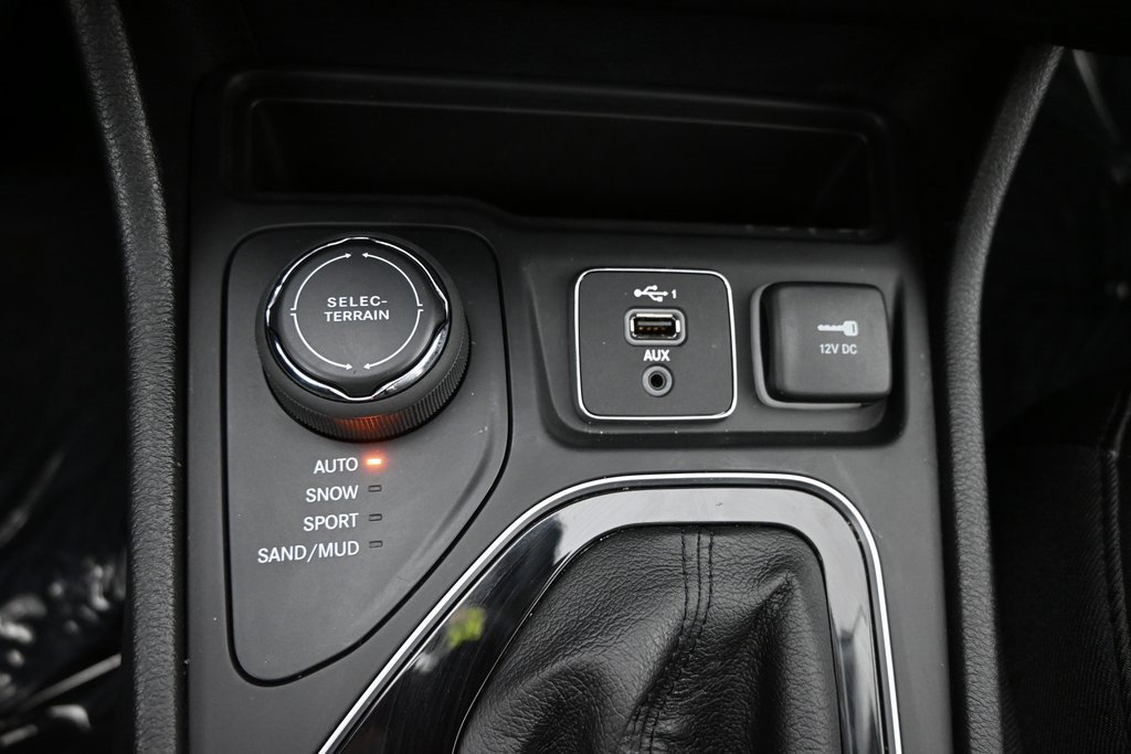 Used 2022 Jeep Cherokee Limited image 31