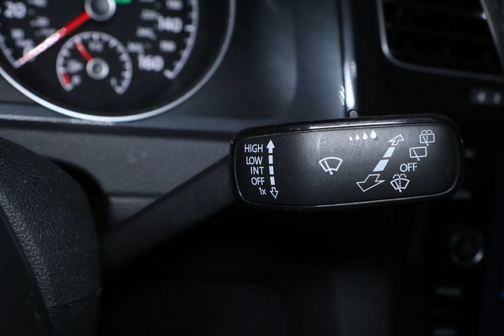 Used 2019 Volkswagen Golf SE FWD image 24