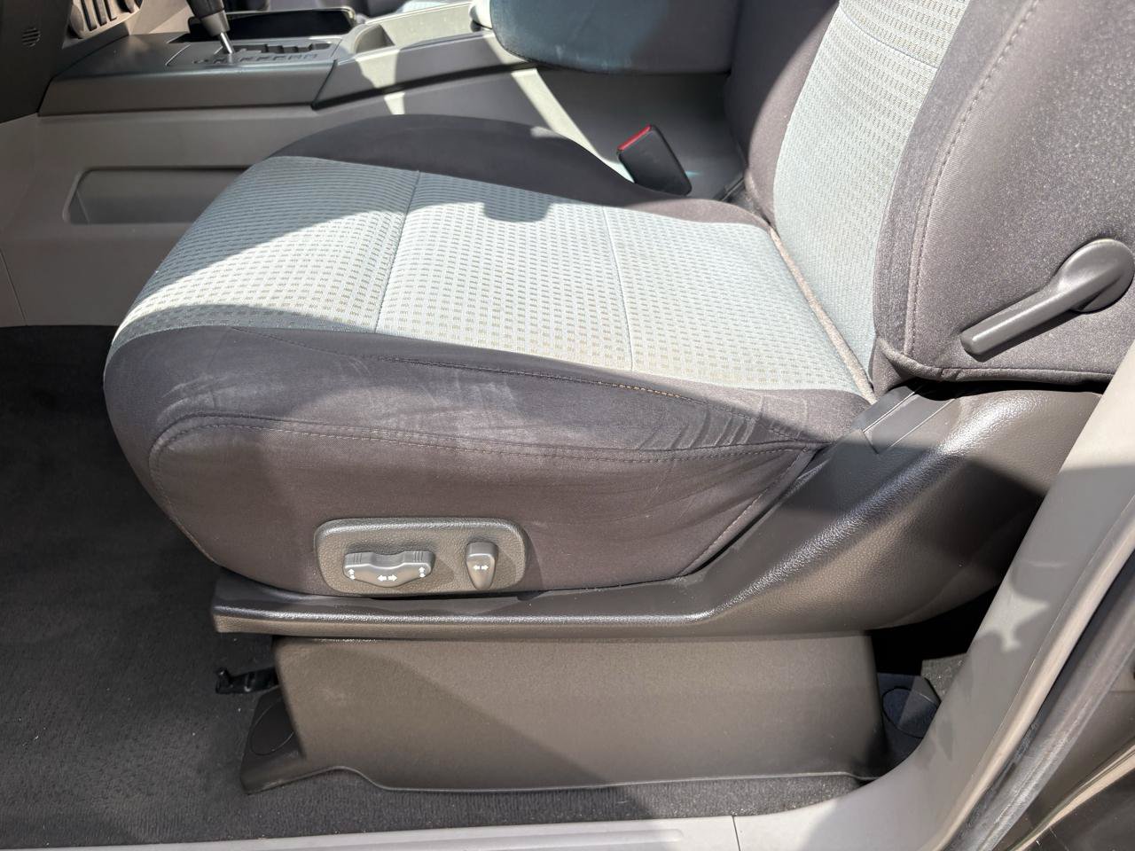 Used 2004 Nissan Titan SE RWD image 26