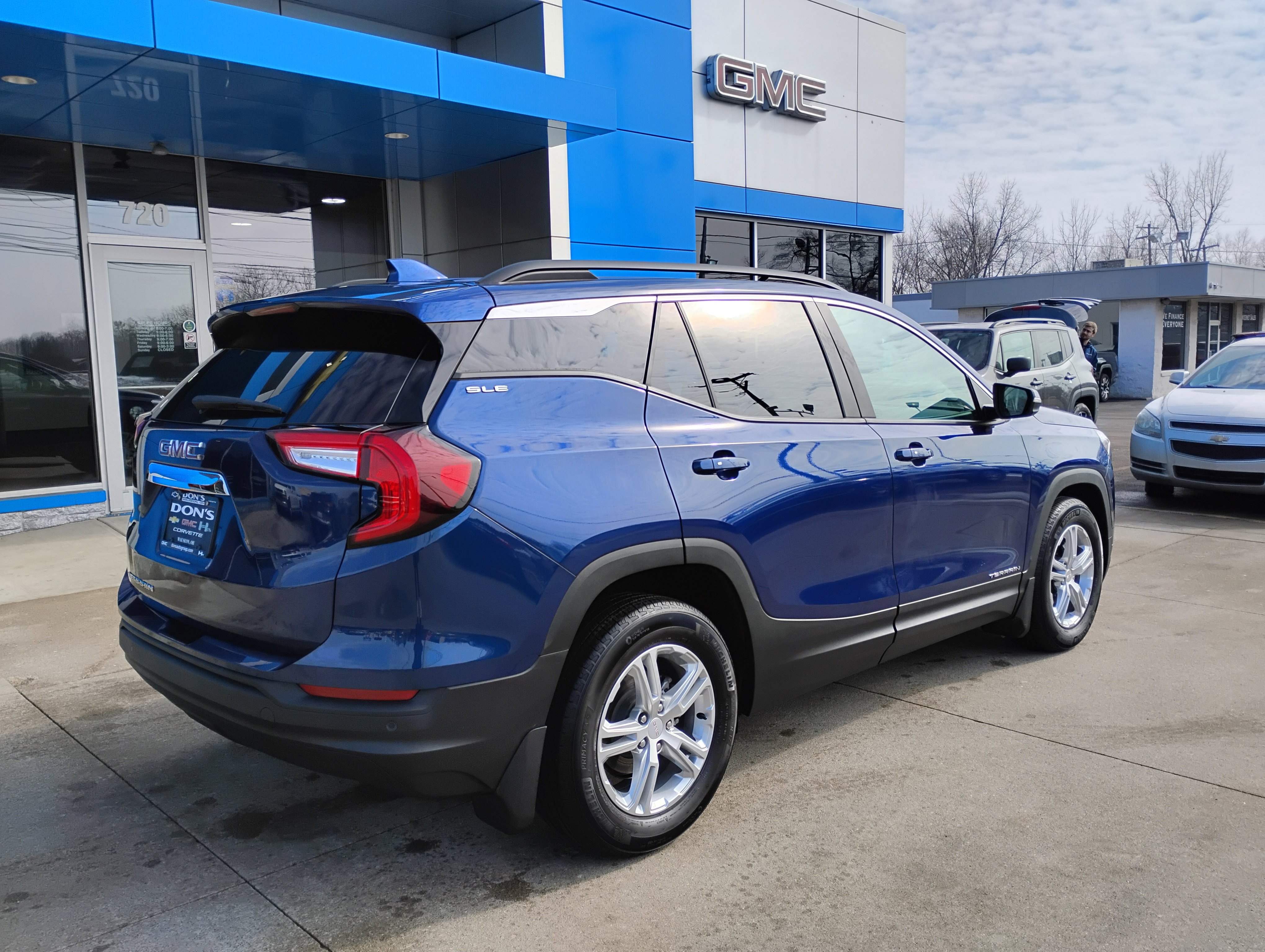 Used 2023 GMC Terrain SLE w/ Driver Convenience Package image 35