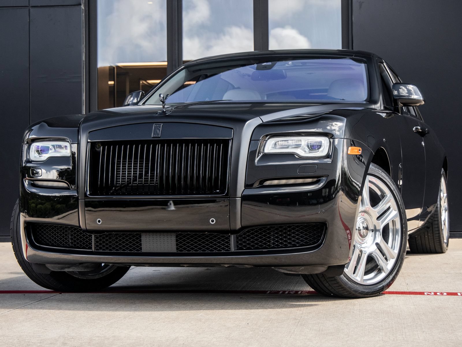 Used 2015 Rolls-Royce Ghost RWD image 1