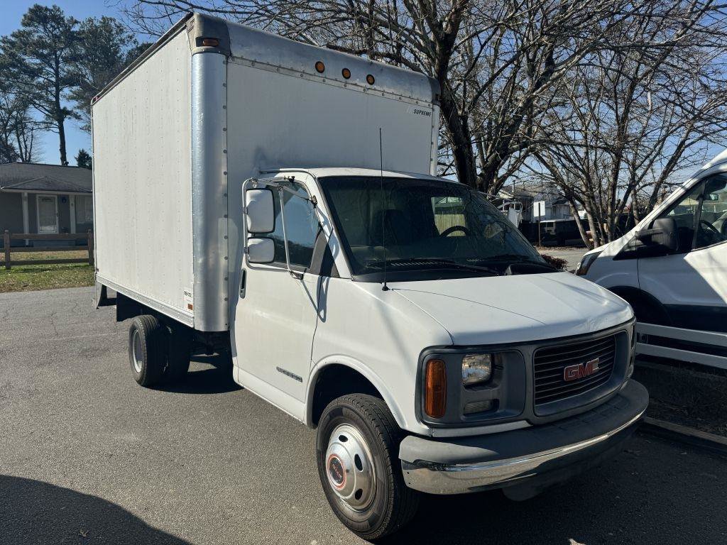 Used 2002 GMC Savana 3500 RWD image 1