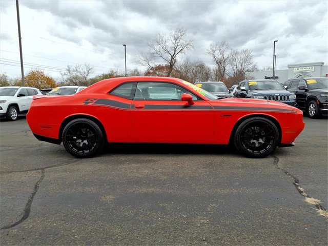 Certified 2016 Dodge Challenger R/T Plus image 8