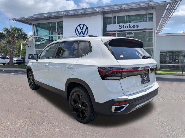 New 2026 Volkswagen Taos SE FWD image 6