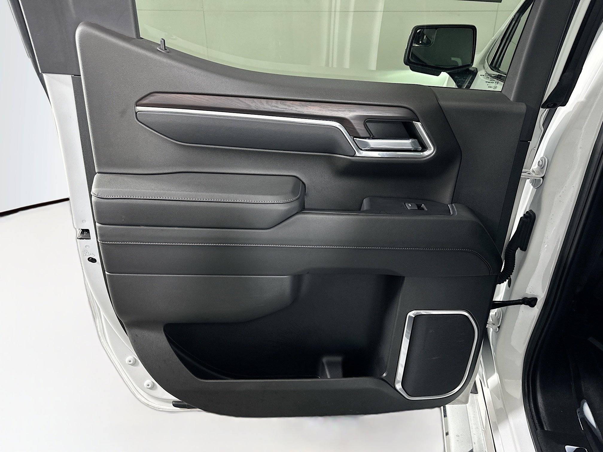 Used 2023 GMC Sierra 1500 SLT image 25