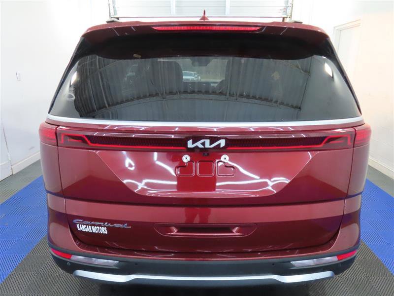 Used 2022 Kia Carnival SX Prestige image 11