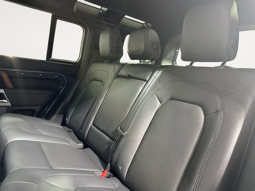 Used 2024 Land Rover Defender 110 SE image 13