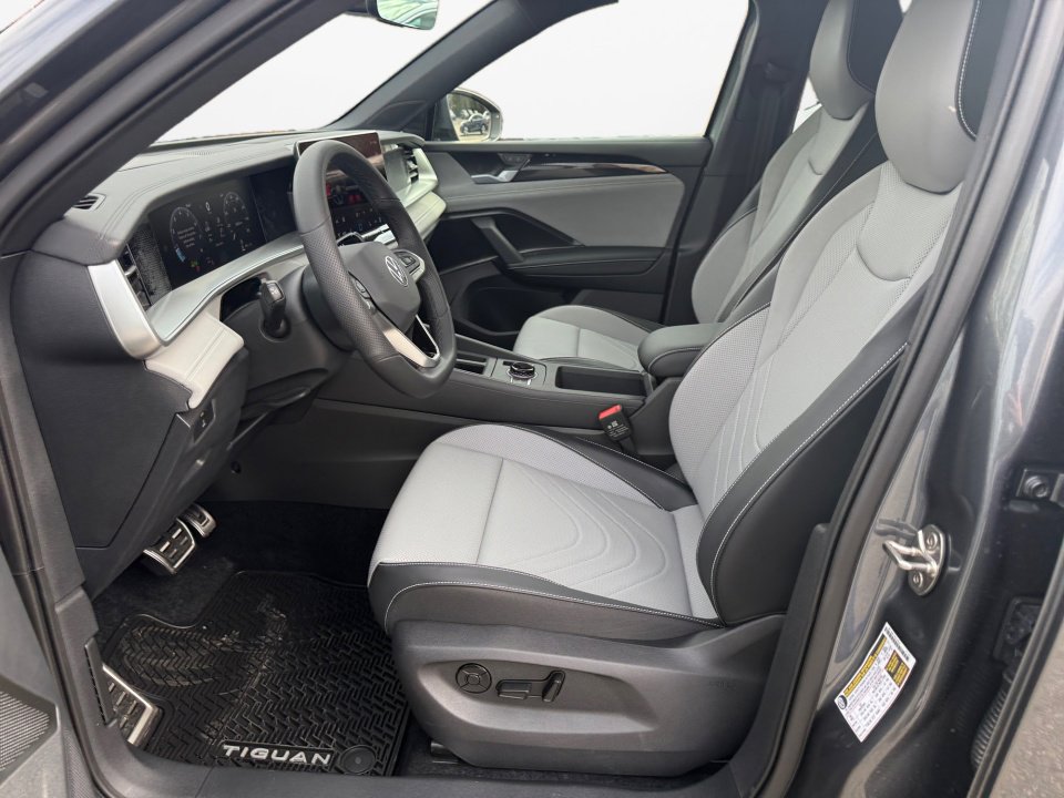 New 2026 Volkswagen Tiguan SE R-Line AWD/4WD image 9