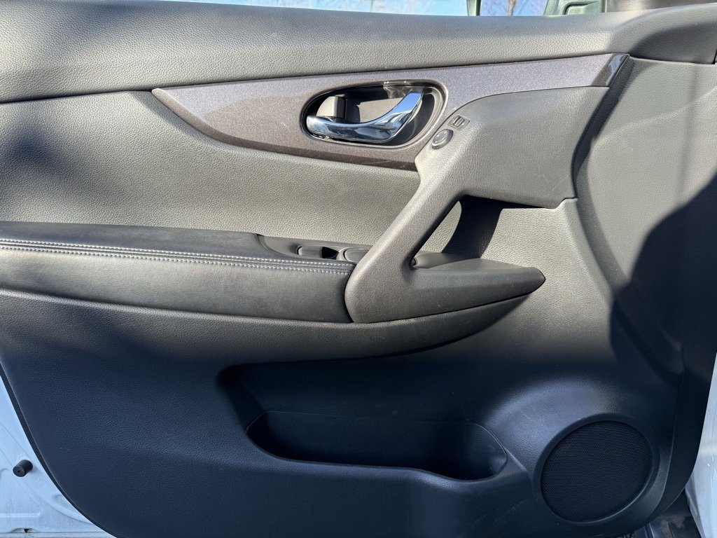 Used 2019 Nissan Rogue SV image 24