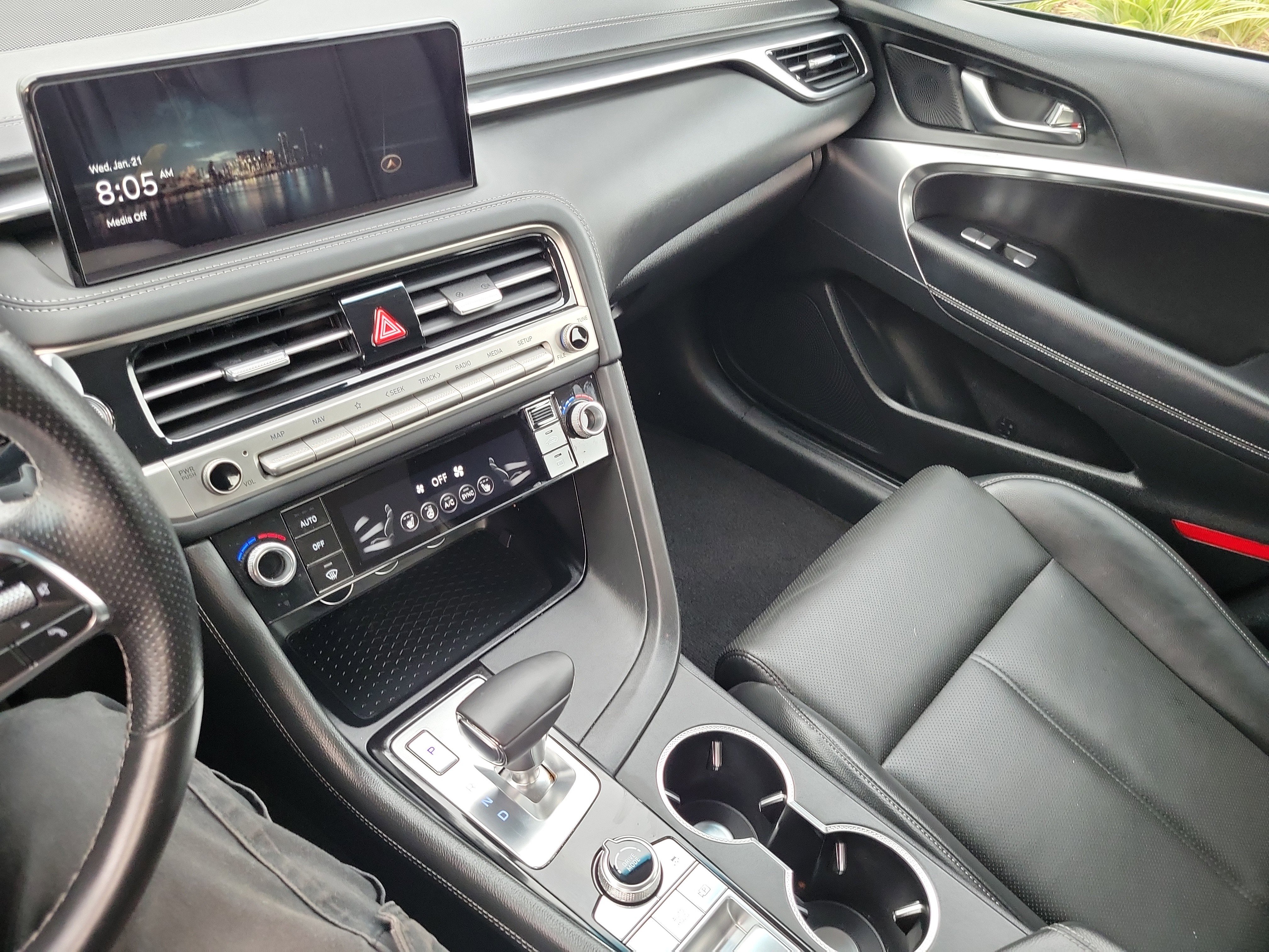 Certified 2025 Genesis G70 2.5T image 15