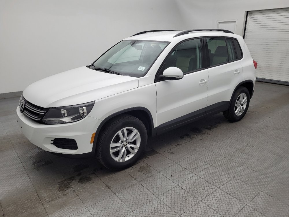 Used 2017 Volkswagen Tiguan S FWD image 2