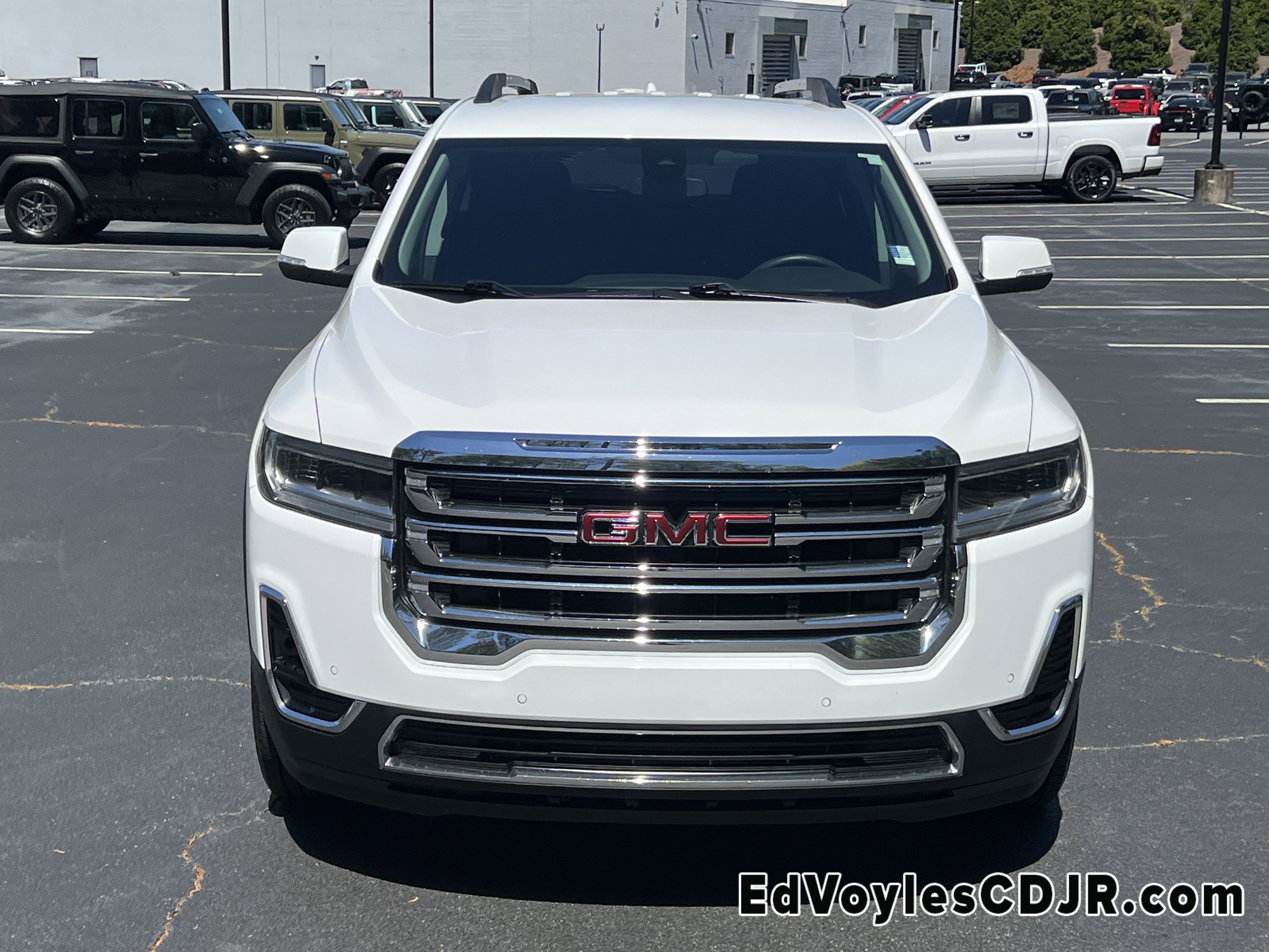 Used 2022 GMC Acadia SLE w/ Driver Convenience Package image 2
