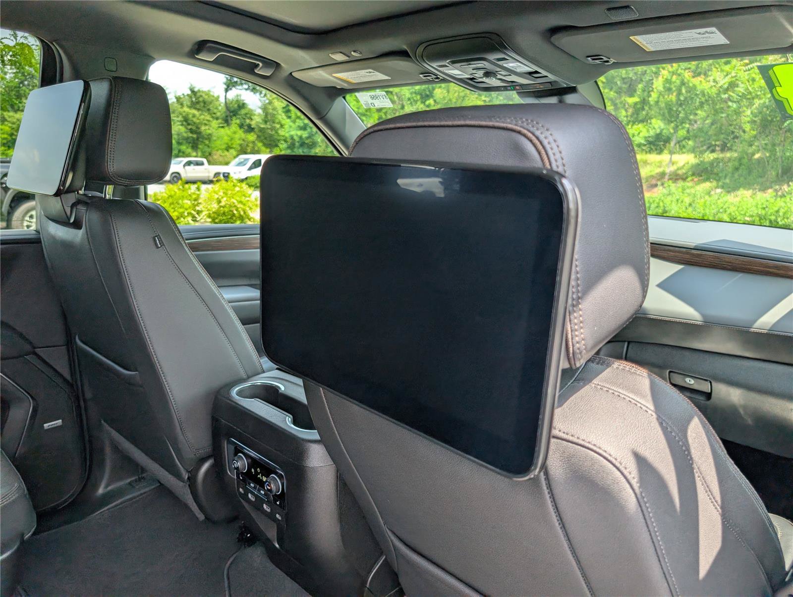 Used 2024 Chevrolet Tahoe High Country w/ Advanced Technology Package AWD/4WD image 13