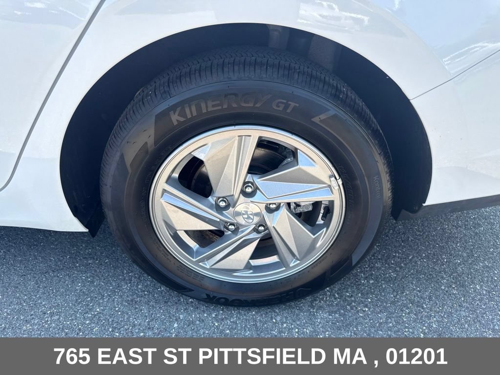 Used 2025 Hyundai Elantra SE FWD image 26