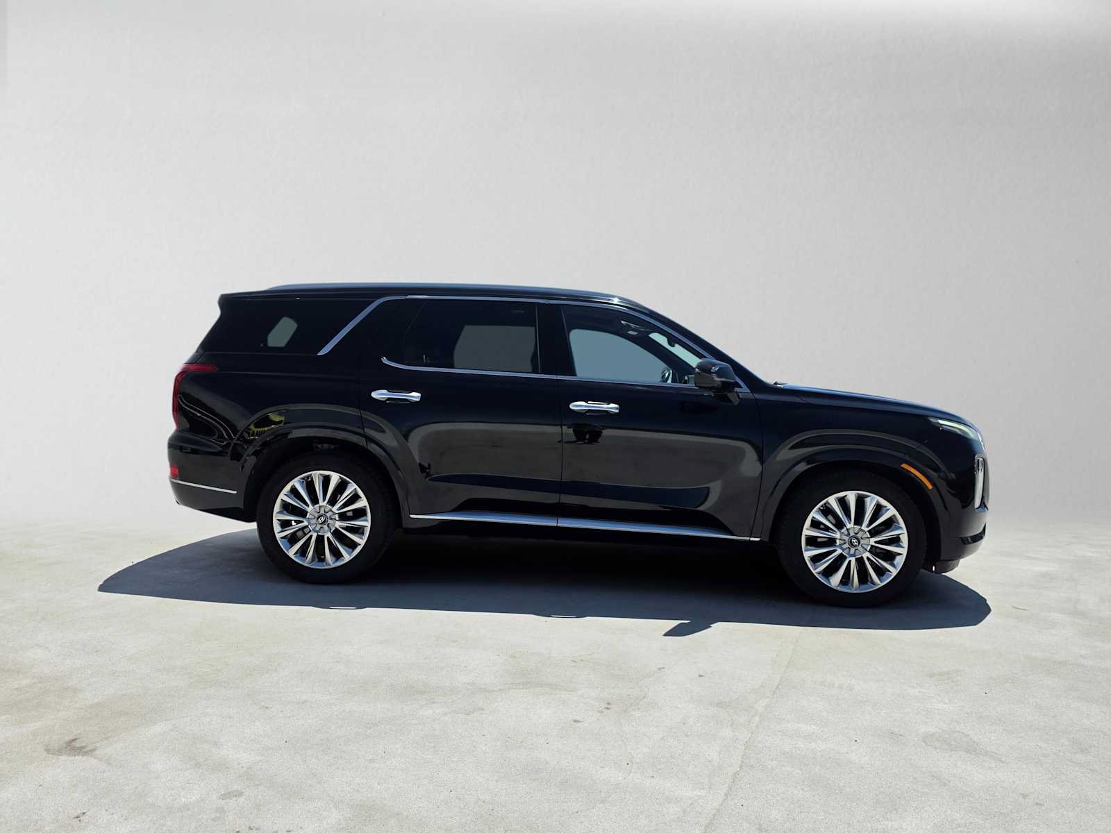 Used 2020 Hyundai Palisade Limited FWD image 2