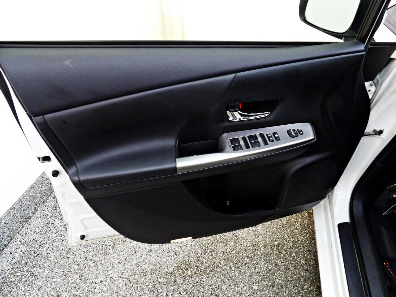 Used 2015 Toyota Prius V Four FWD image 7