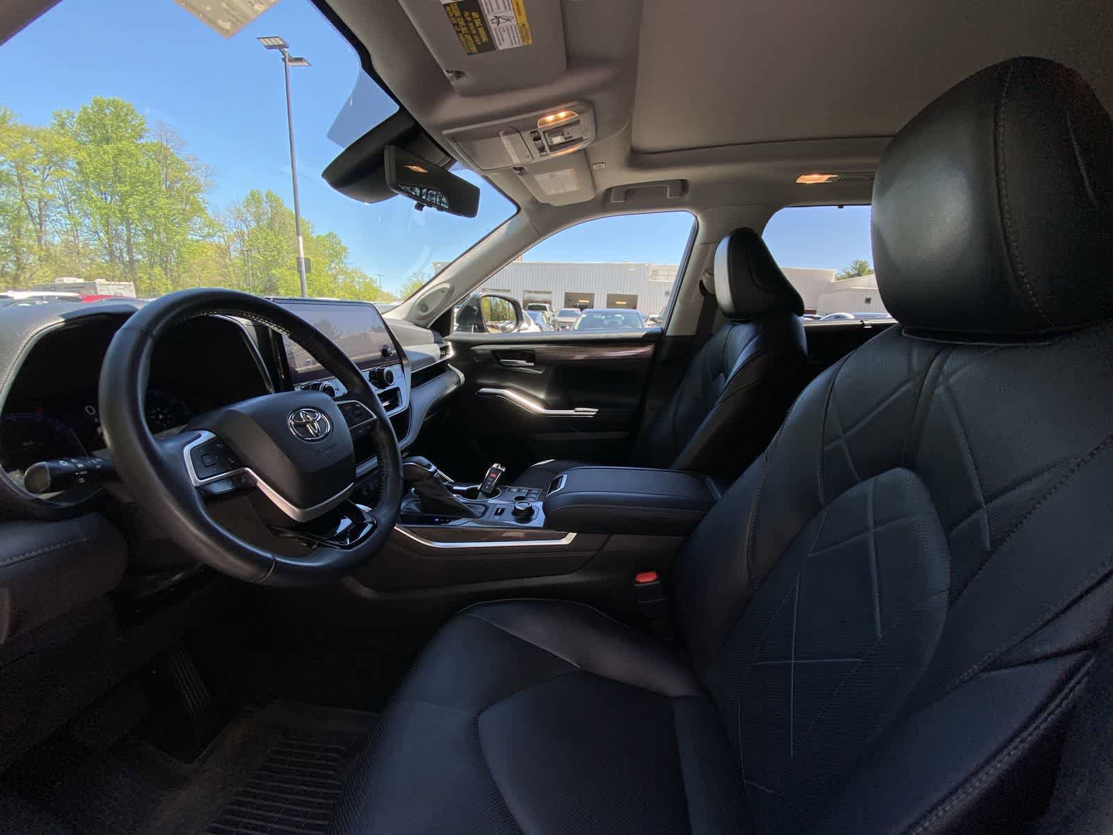 Used 2023 Toyota Highlander Platinum AWD/4WD image 18