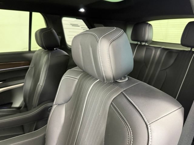 Certified 2026 Cadillac Vistiq Luxury w/ LPO, Floor Liner Package AWD/4WD image 26