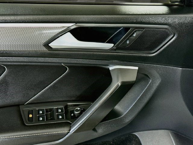 Used 2022 Volkswagen Tiguan SE R-Line FWD image 23