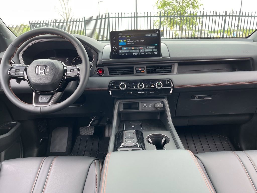 Certified 2025 Honda Pilot TrailSport image 18