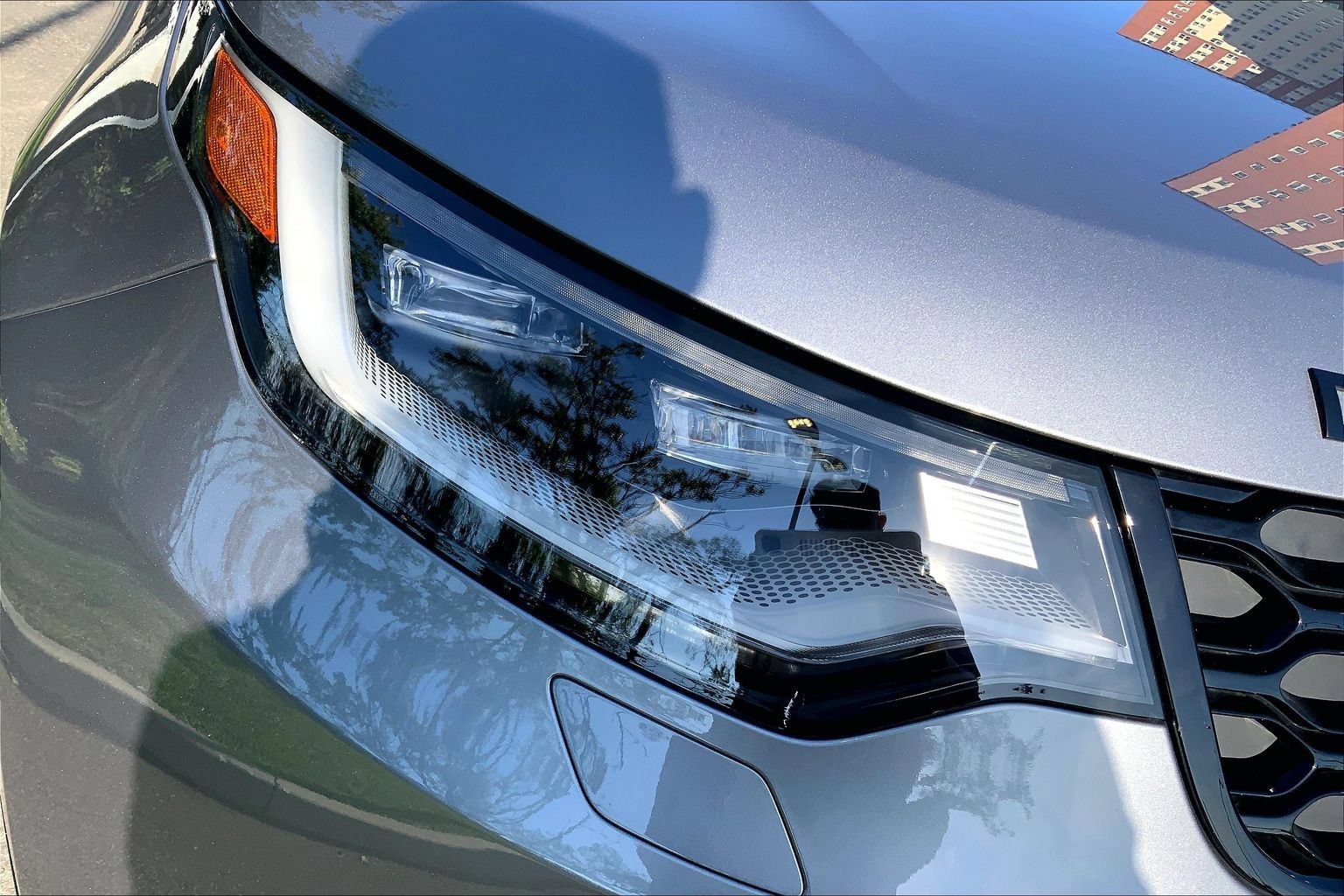 Certified 2025 Land Rover Discovery Dynamic SE AWD/4WD image 27