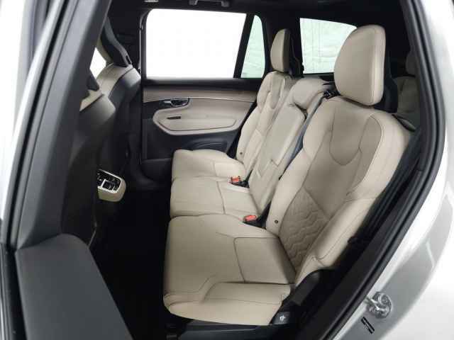 Used 2025 Volvo XC90 B5 Plus image 36