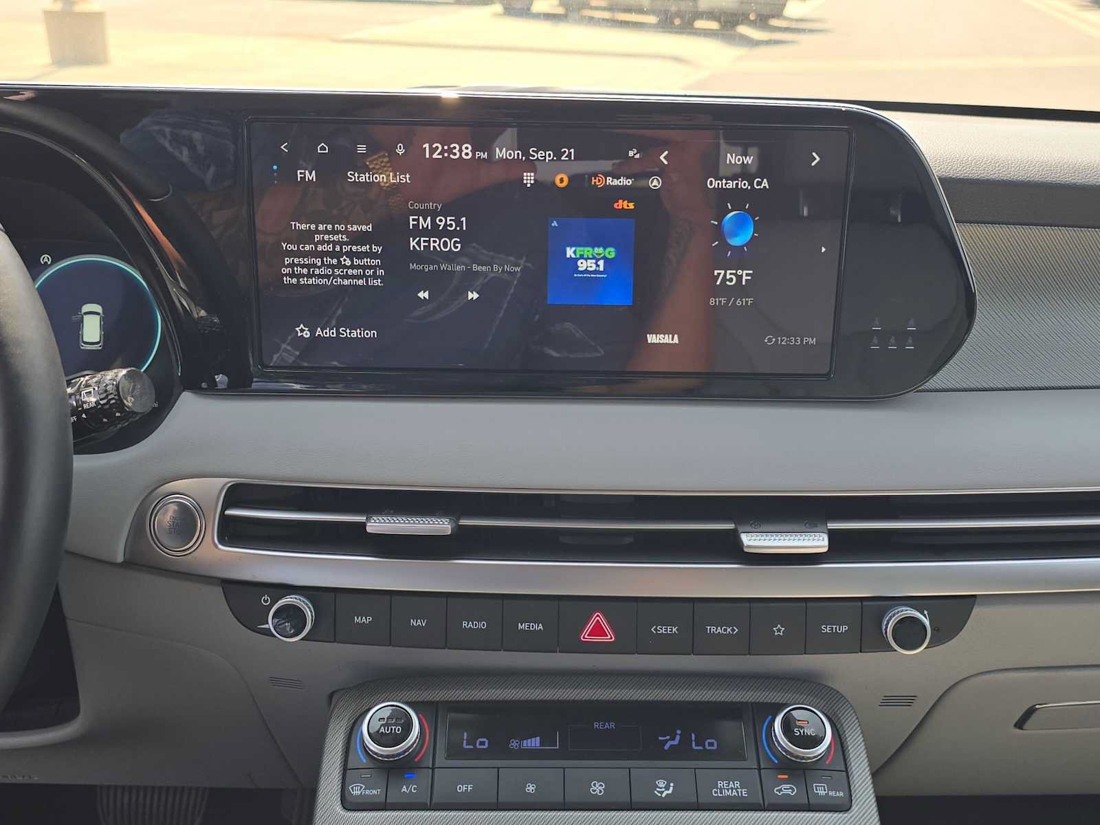 Used 2025 Hyundai Palisade SEL FWD image 29