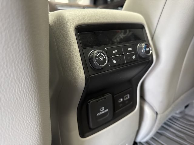 Used 2023 GMC Acadia SLT w/ Preferred Package AWD/4WD image 17