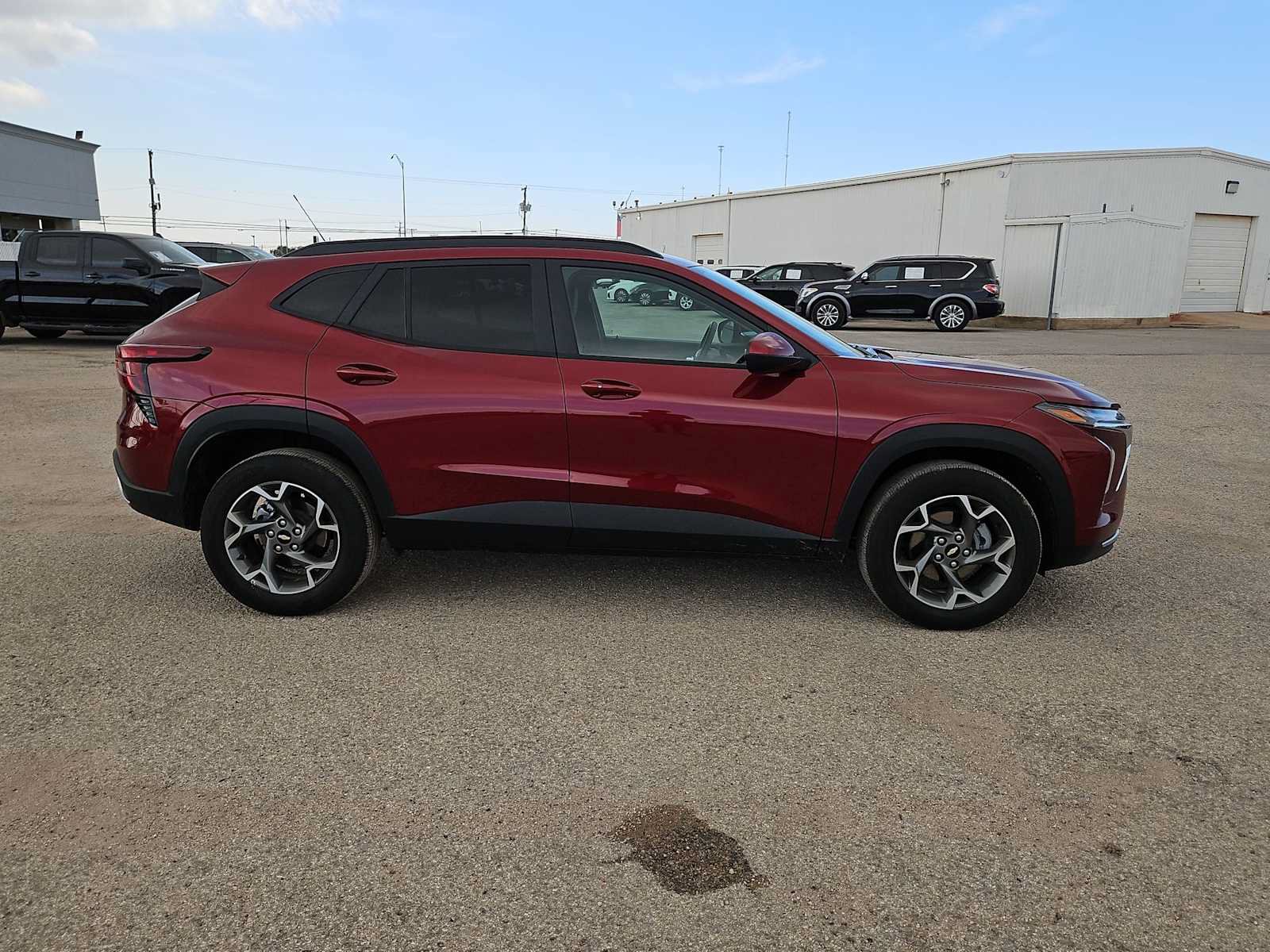 Used 2025 Chevrolet Trax LT w/ LT Convenience Package FWD image 9