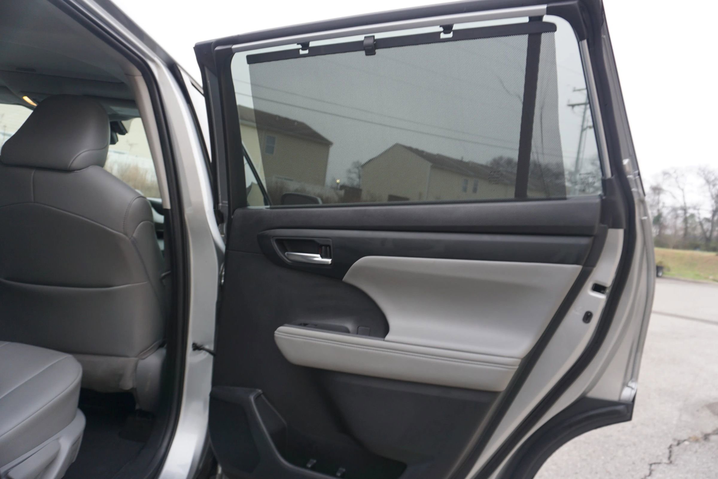 Used 2021 Toyota Highlander XLE image 21