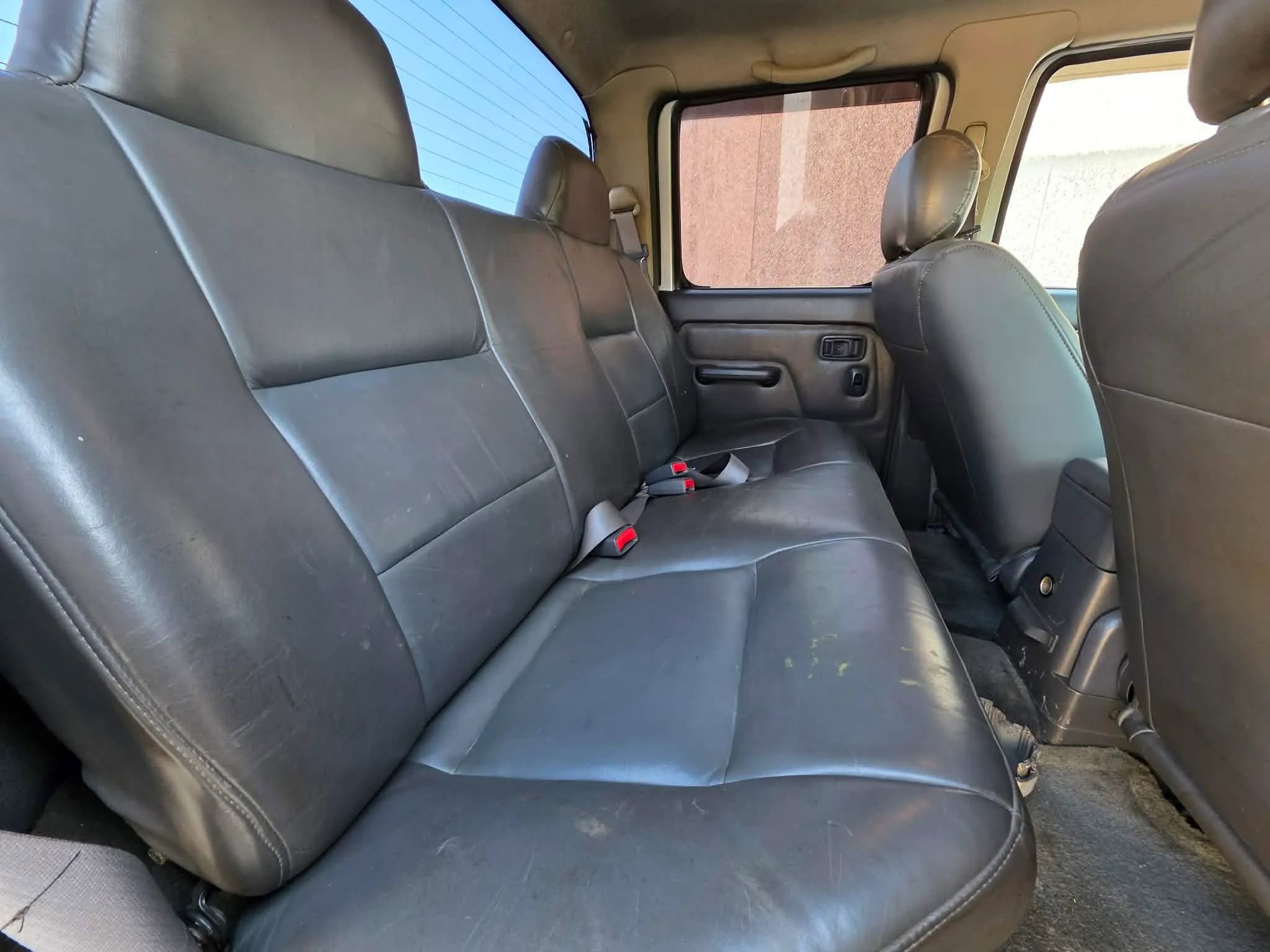 Used 2002 Nissan Frontier SE image 14