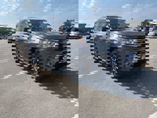 Used 2017 Toyota Highlander XLE FWD image 7