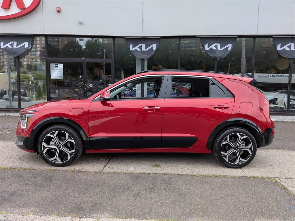 Used 2024 Kia Niro SX Touring image 10