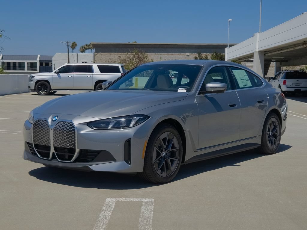 New 2026 BMW i4 eDrive40 w/ Parking Assistance Package RWD image 3
