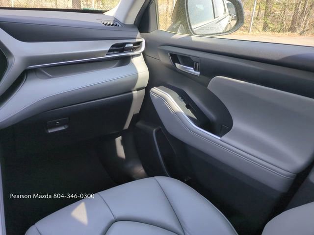 Used 2022 Toyota Highlander XLE image 19