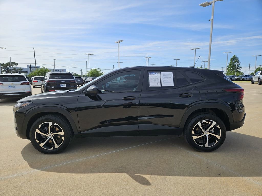 Used 2025 Chevrolet Trax RS w/ Sunroof Package FWD image 5