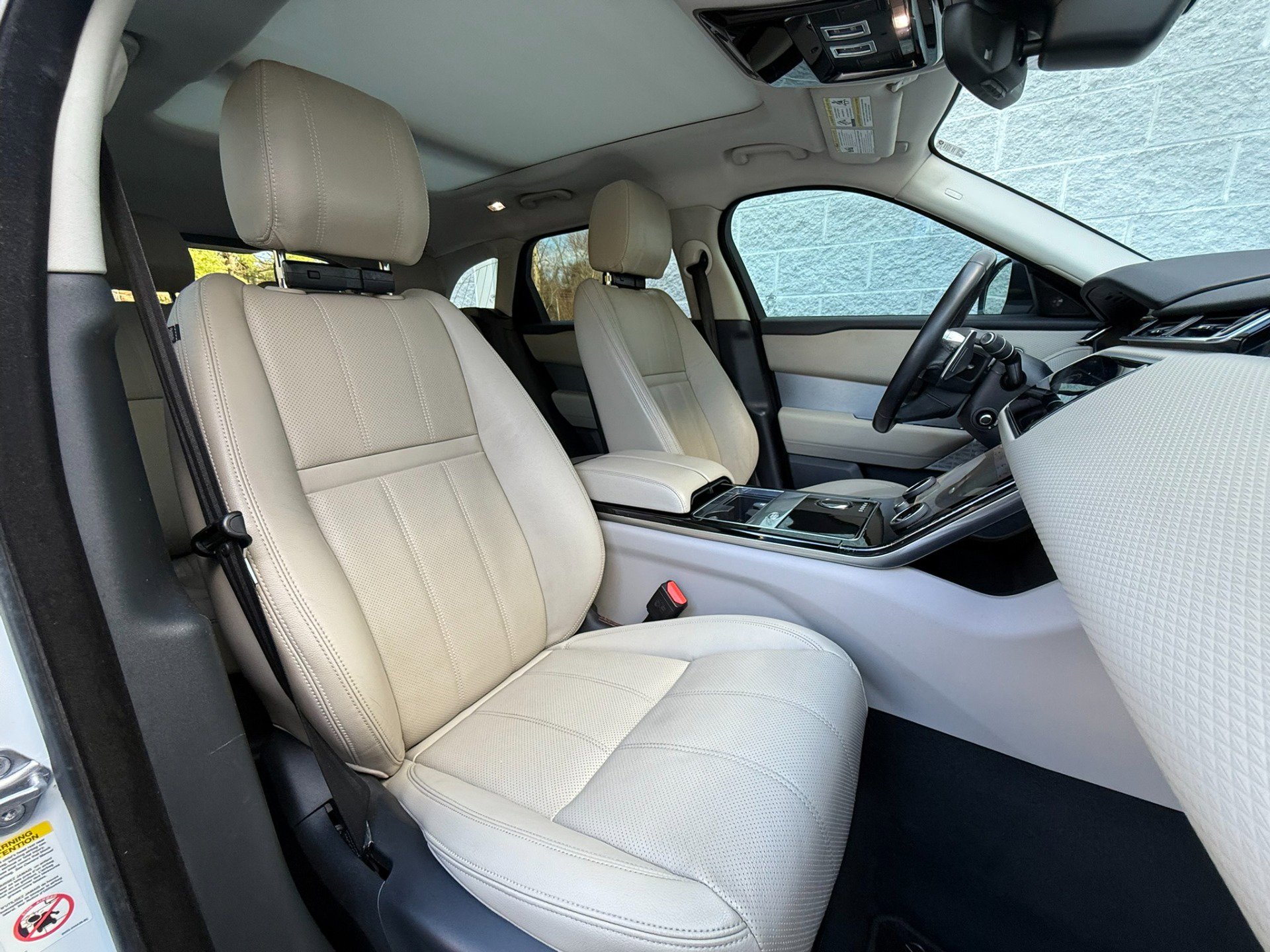 Used 2018 Land Rover Range Rover Velar R-Dynamic SE image 41