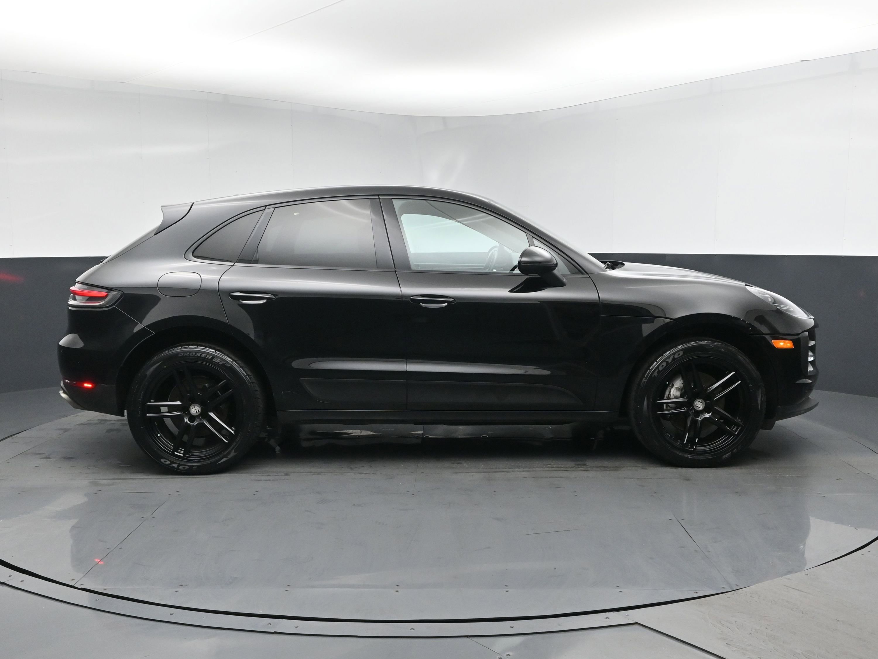 Used 2019 Porsche Macan AWD/4WD image 3