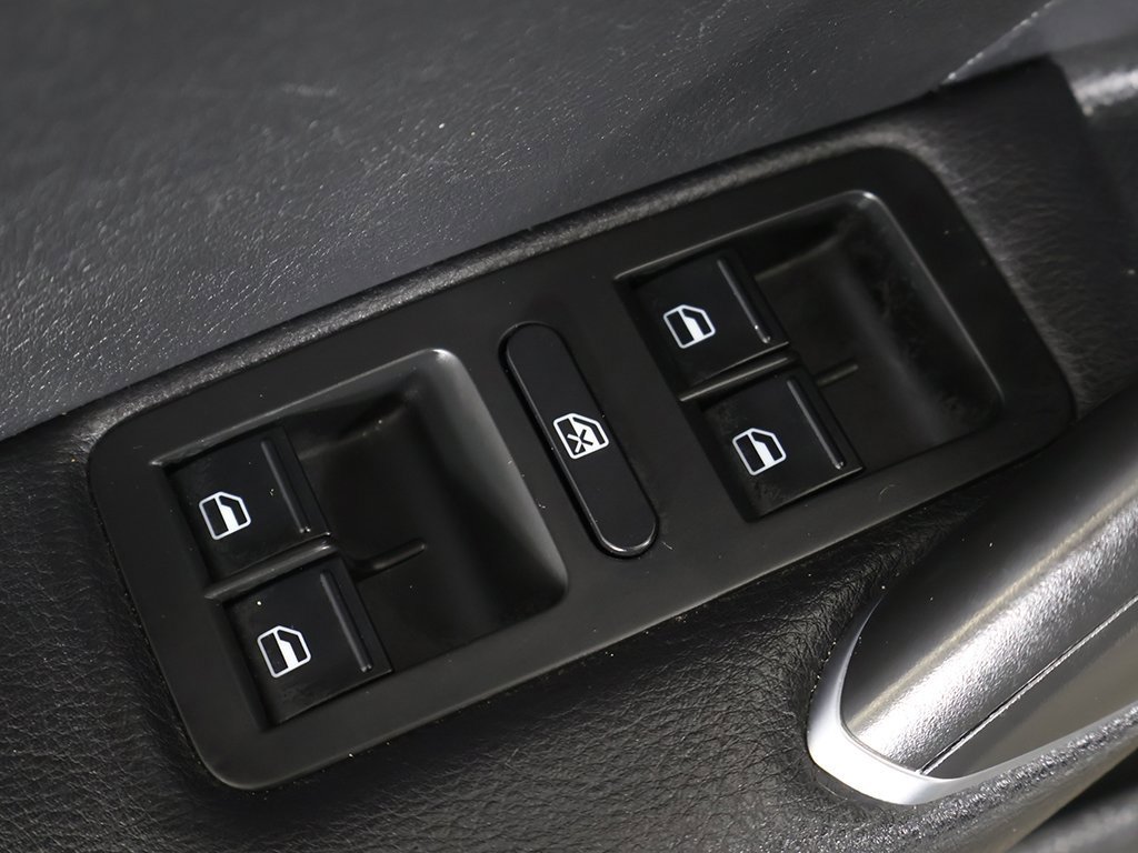 Used 2018 Volkswagen Passat 2.0T SE image 37