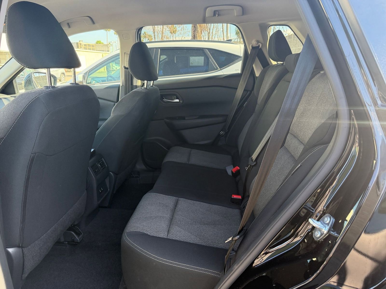 Used 2025 Nissan Rogue SV FWD image 28
