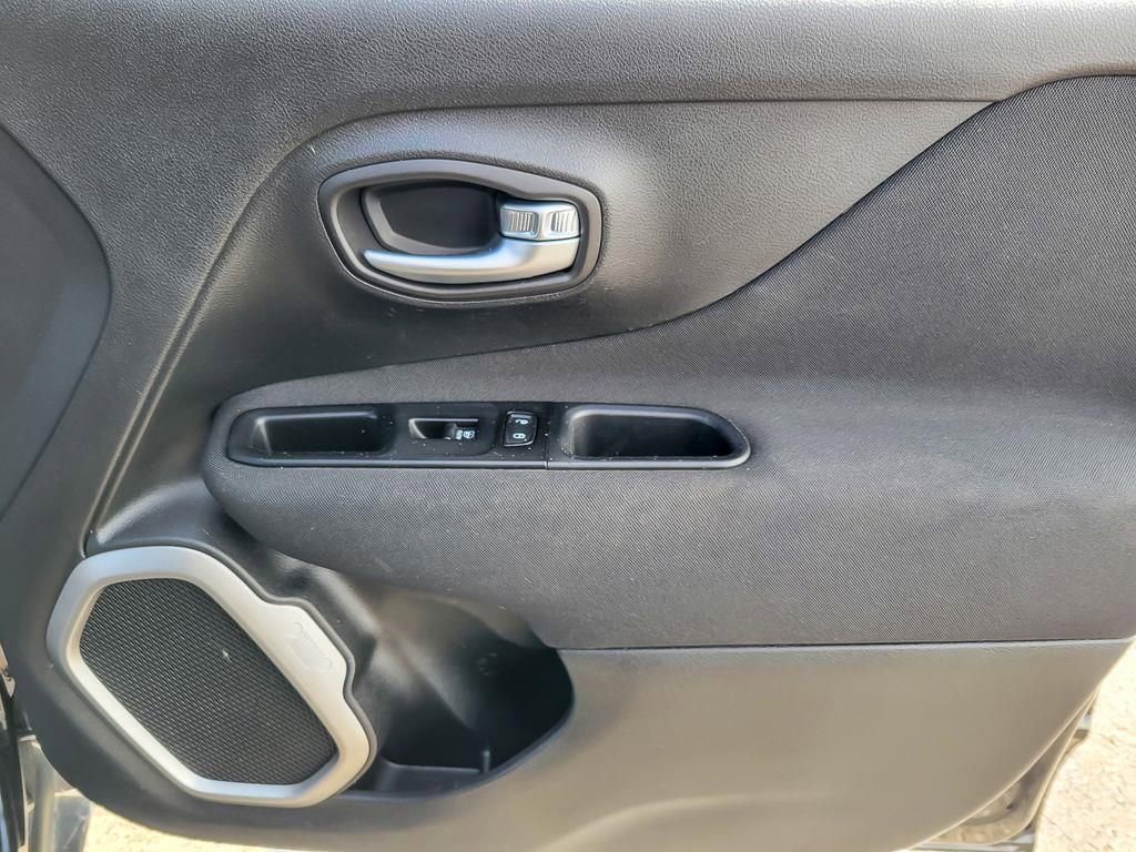 Used 2021 Jeep Renegade Latitude FWD image 21
