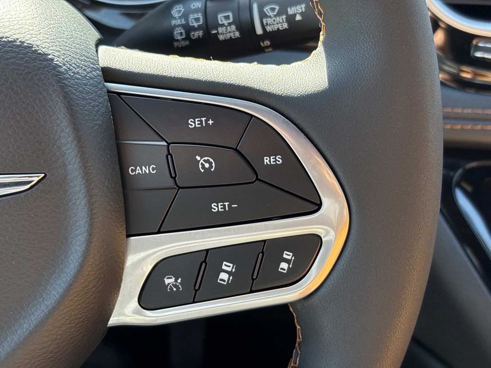 Used 2023 Chrysler Pacifica Pinnacle image 19