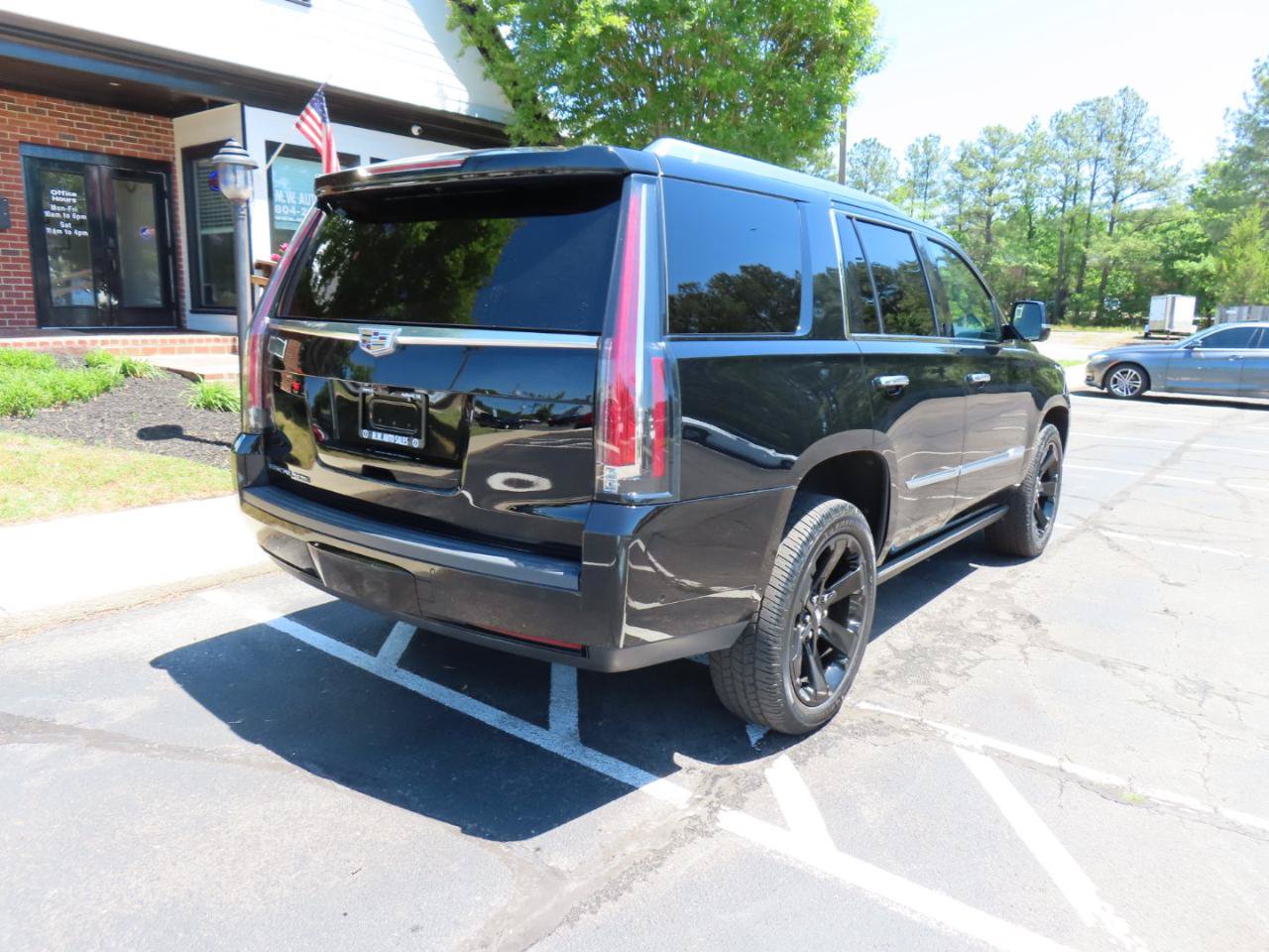 Used 2018 Cadillac Escalade Premium Luxury RWD image 8