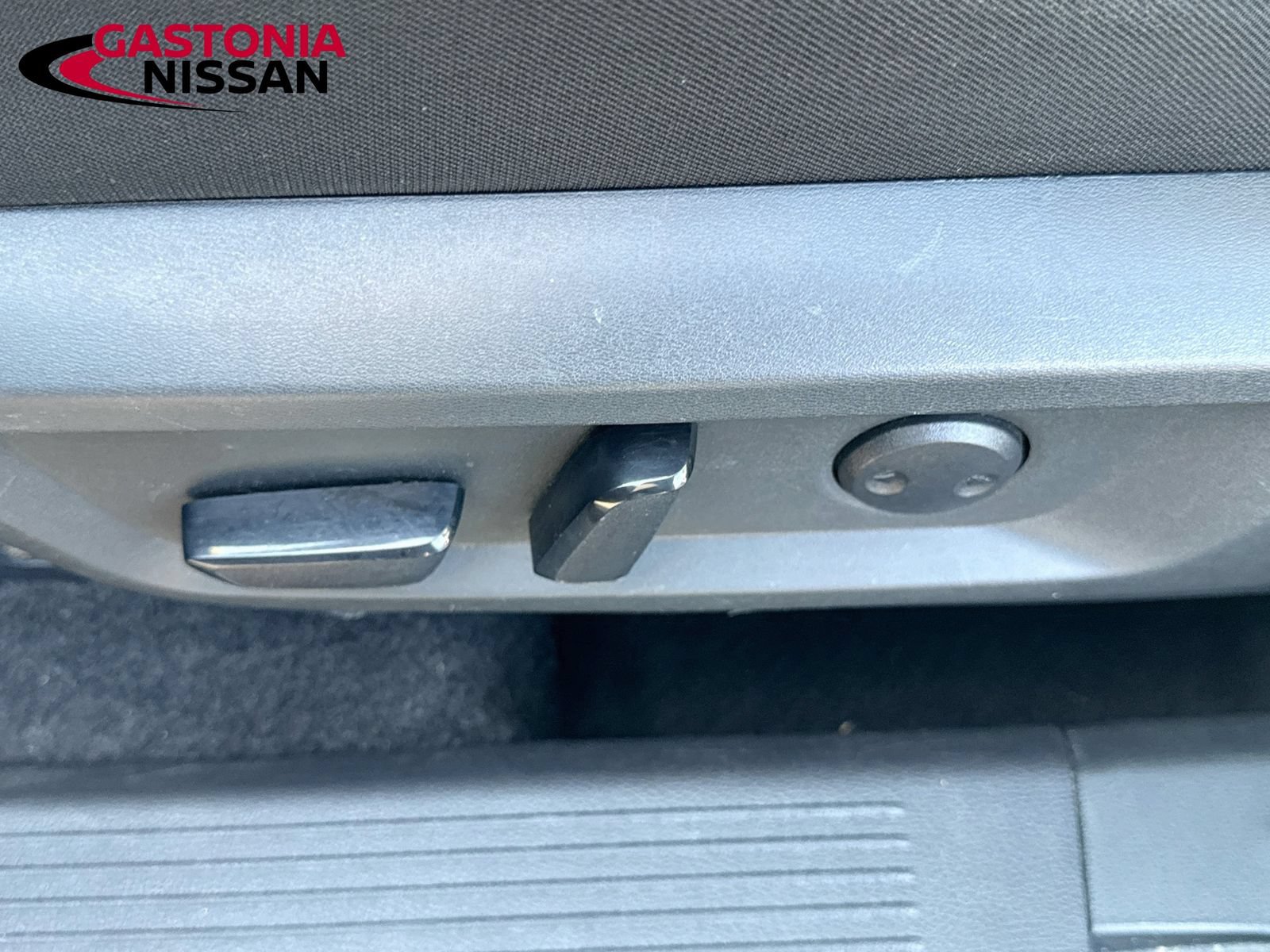 Used 2025 Nissan Rogue SV AWD/4WD image 25