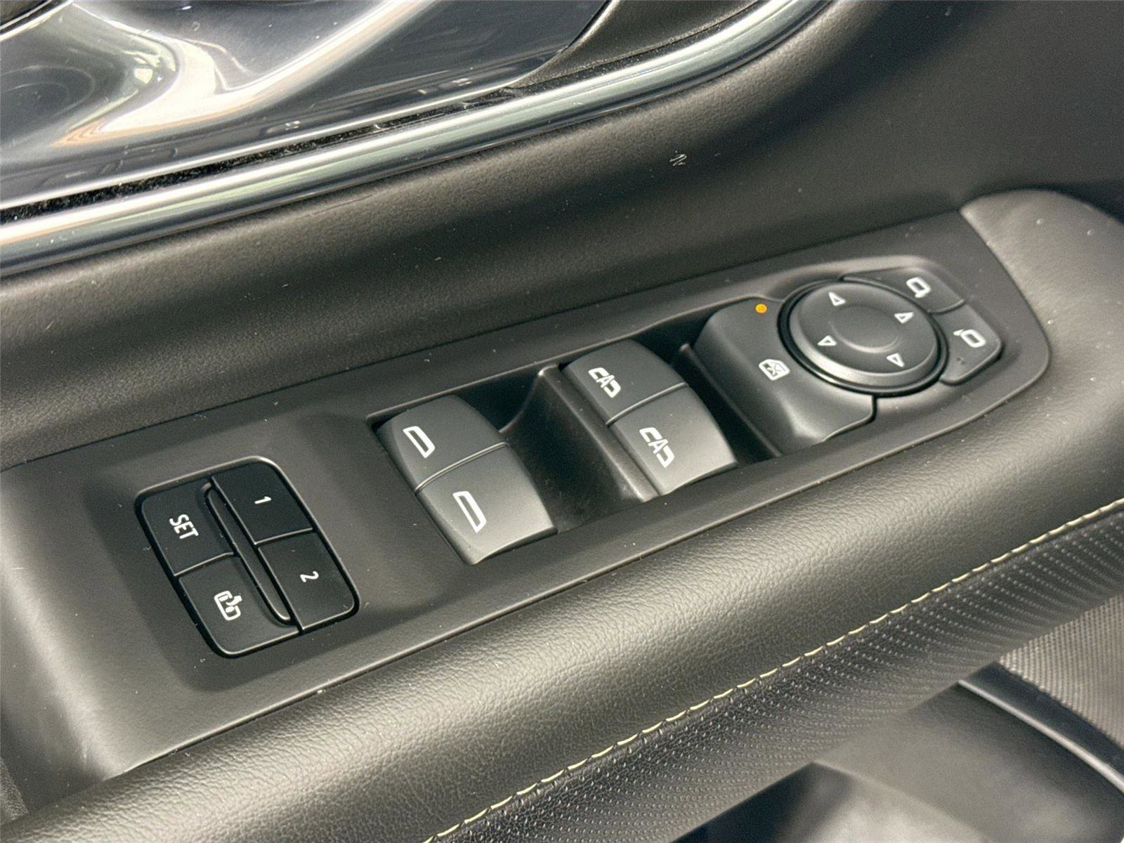 Used 2024 GMC Yukon XL SLT image 25