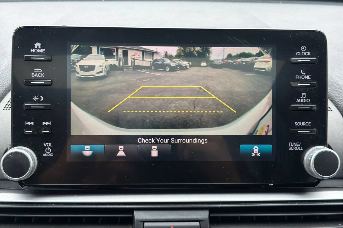 Used 2018 Honda Accord EX image 31