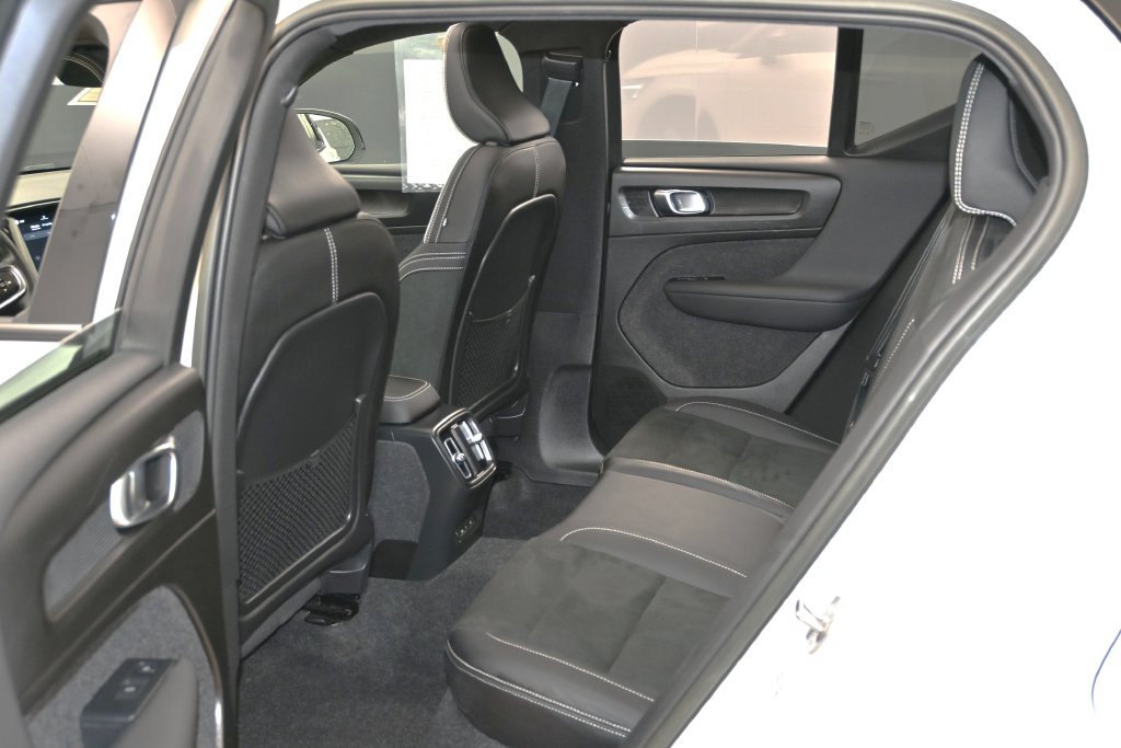 Used 2023 Volvo XC40 Recharge Ultimate AWD/4WD image 23