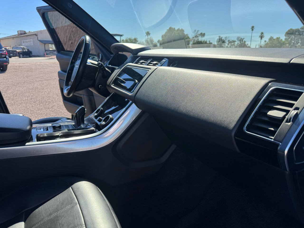 Used 2020 Land Rover Range Rover Sport HSE image 45